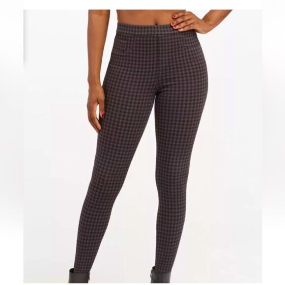 Super cute Grey and black Spanx houndstooth pants size large